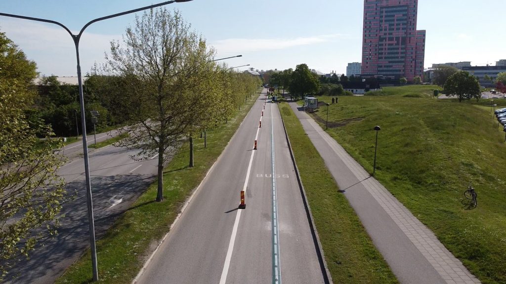 Road with electric rail