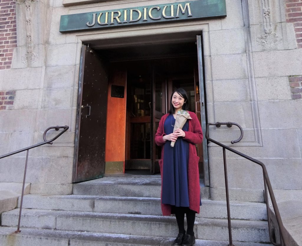 Woman standing in front of Juridicum.